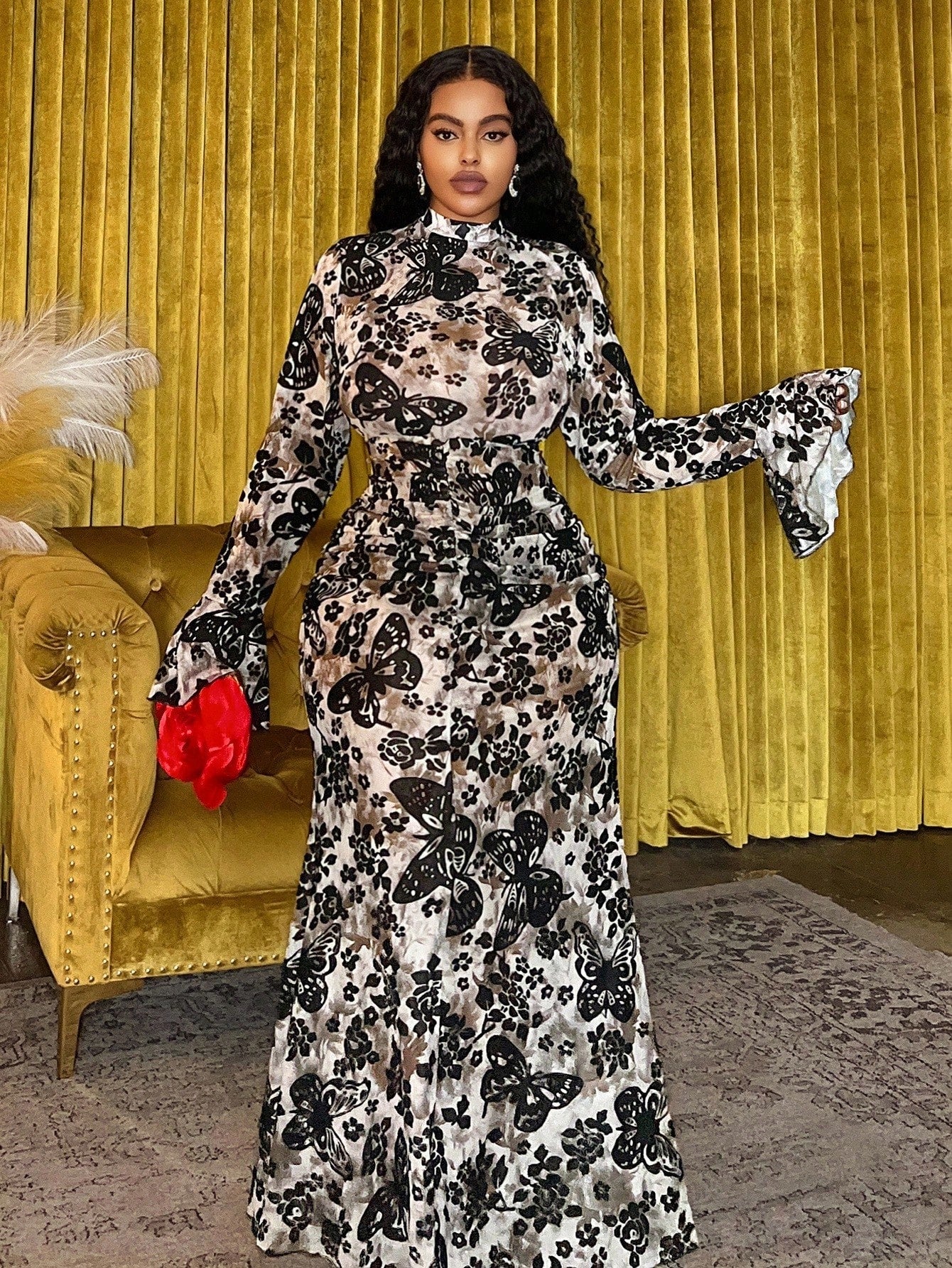 Elegant Plus Size Maxi Dress for Parties - 3D Floral Mesh Design with Ruching and Long Sleeves Elegant Plus Size Maxi Dress for Parties - 3D Floral Mesh Design with Ruching and Long Sleeves
