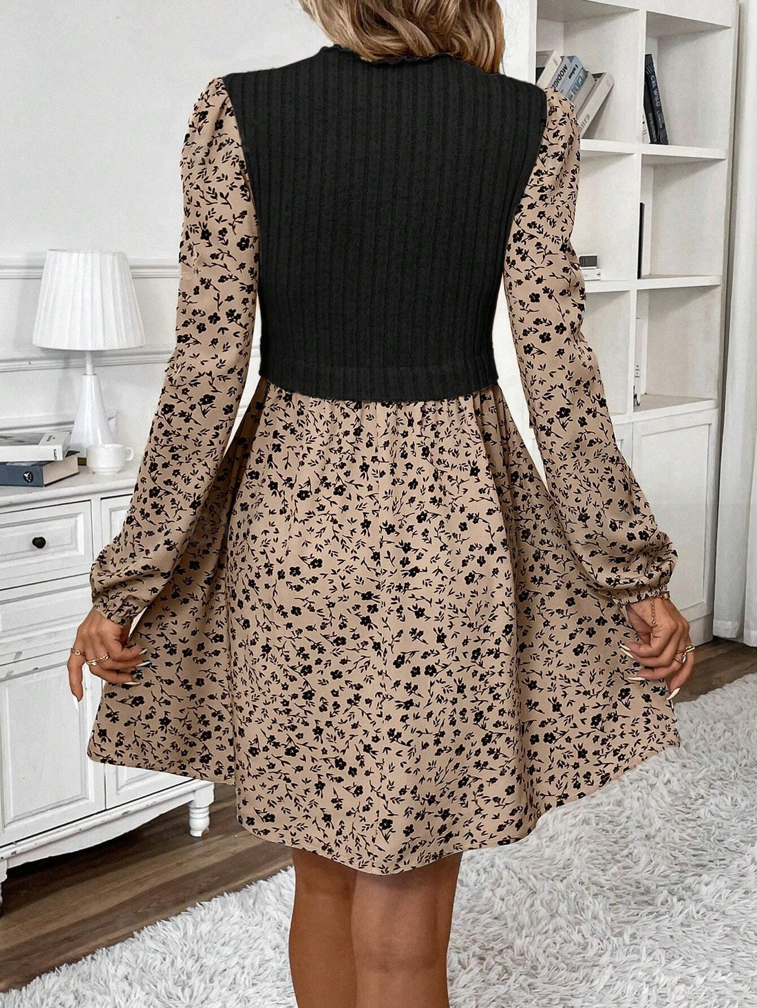 This Patchwork Dress from Frenchy Floral Dream showcases a beautifully unique design with lantern sleeves. Made for women who appreciate timeless elegance, it features a striking blend of patchwork patterns. Let its flattering fit and exquisite detailing seamlessly take you from day to night.