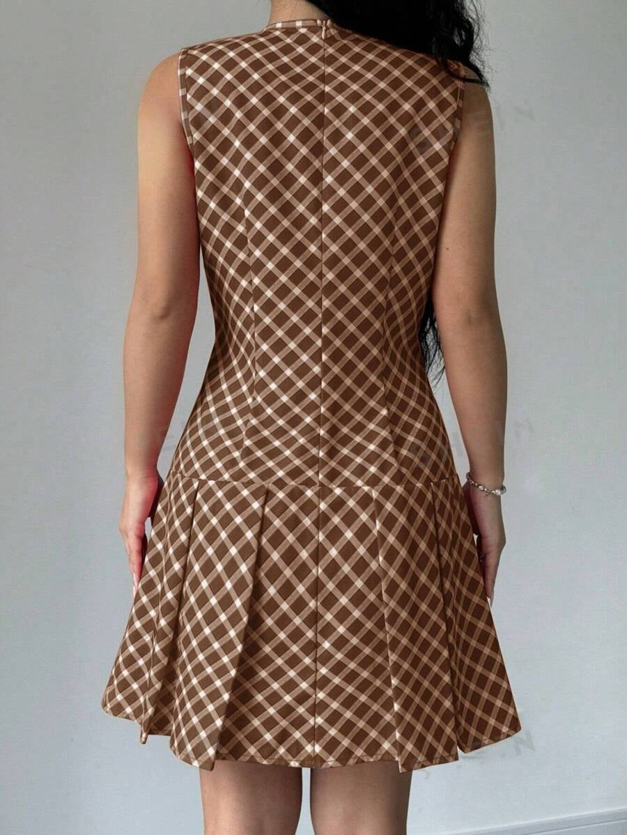 This timeless and versatile Elegant Plaid Dress is crafted with a pleated hem and sleeveless design, making it the perfect addition to your summer wardrobe. Its lightweight and comfortable fabric will keep you cool and stylish all day long. Elevate your look with this must-have staple.
