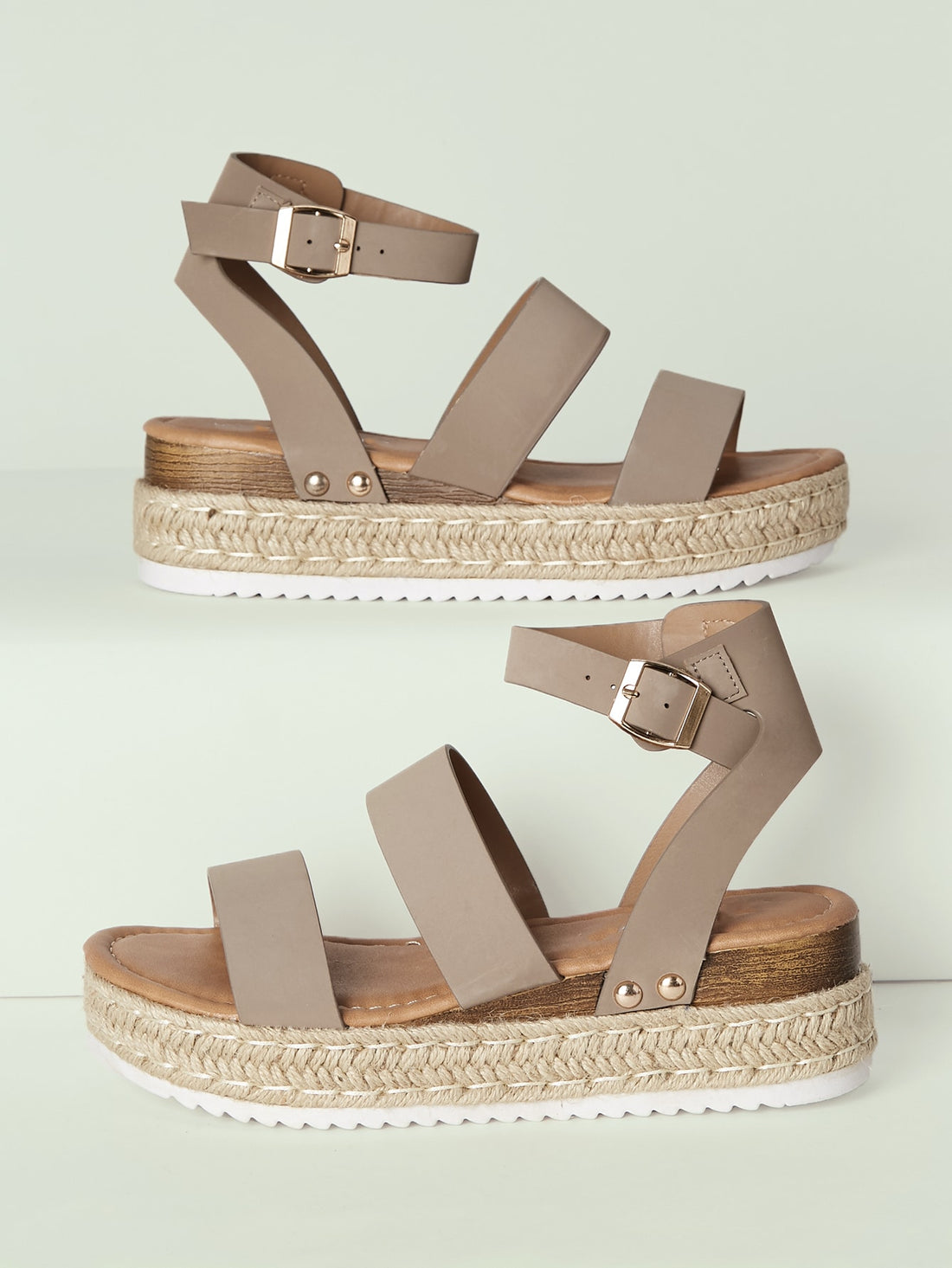 Elevate your summer style with our Women's Solid Color Chunky Heel Sandals! Designed for comfort and durability, these sandals feature a thick anti-slip sole to keep you steady on your feet. Perfect for casual outings or dressier occasions. Get yours today!