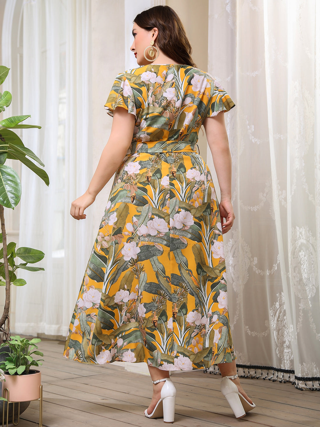 Embrace summer vibes with this fabulous plus-size floral dress! The flattering V-neck and belted waist create a silhouette that's all about confidence, while the playful floral pattern turns heads wherever you go. Perfect for brunches, beach days, or evening strolls – just slip it on and let your effortless elegance do the talking. Who said looking amazing had to be complicated?