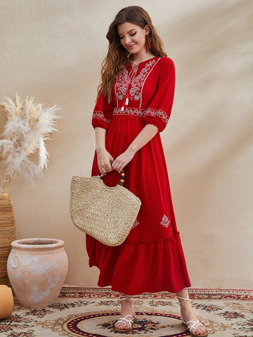 Express your free-spirited style with this Bohemian Chic Paisley Print Tie-Neck Dress, a perfect blend of vintage-inspired charm and modern elegance. Featuring an intricate paisley print, a feminine tie-neck design, and stylish fringe details, this dress brings effortless boho vibes to any occasion.