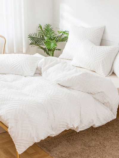 Soft and Simple Tufted Duvet Cover Set: Pure Comfort for Your Bedroom