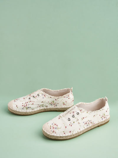 Chic Ditsy Floral Espadrille Flats with Eyelet Detail – Perfect for Vacation Style