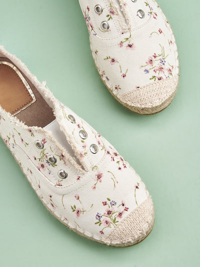 Chic Ditsy Floral Espadrille Flats with Eyelet Detail – Perfect for Vacation Style