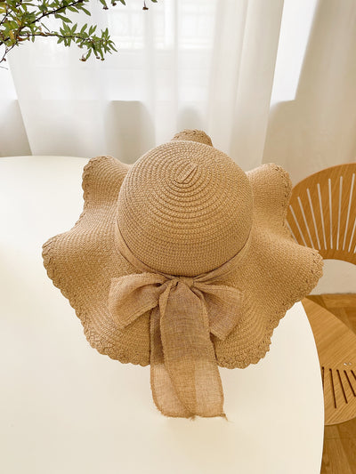 Wavy Straw Hat for Women: Stay Stylish on Holiday with Khaki Stripes