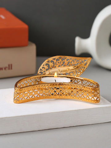 Add a touch of elegance to your space with the Leafy Glow Candle Holder. The leafy design allows the candle's glow to shine through, creating a warm and inviting atmosphere. Crafted with style and functionality in mind, this candle holder is the perfect addition to any room.