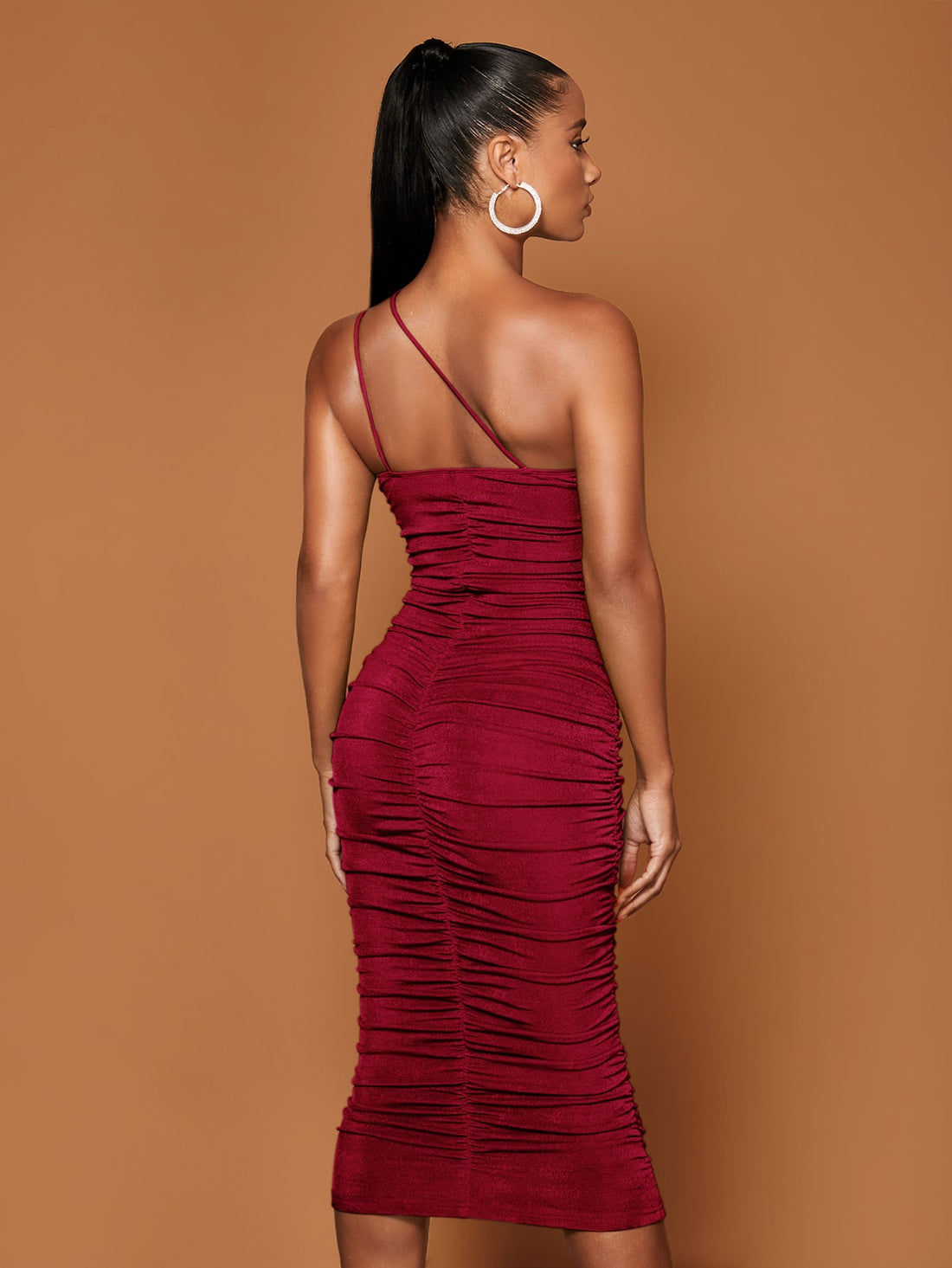 Unleash your inner fashionista with our Chic One-Shoulder Ruched Bodycon Dress! Designed to flatter and accentuate your curves, this dress is perfect for any occasion. Turn heads and make a statement in this unique and stylish piece!
