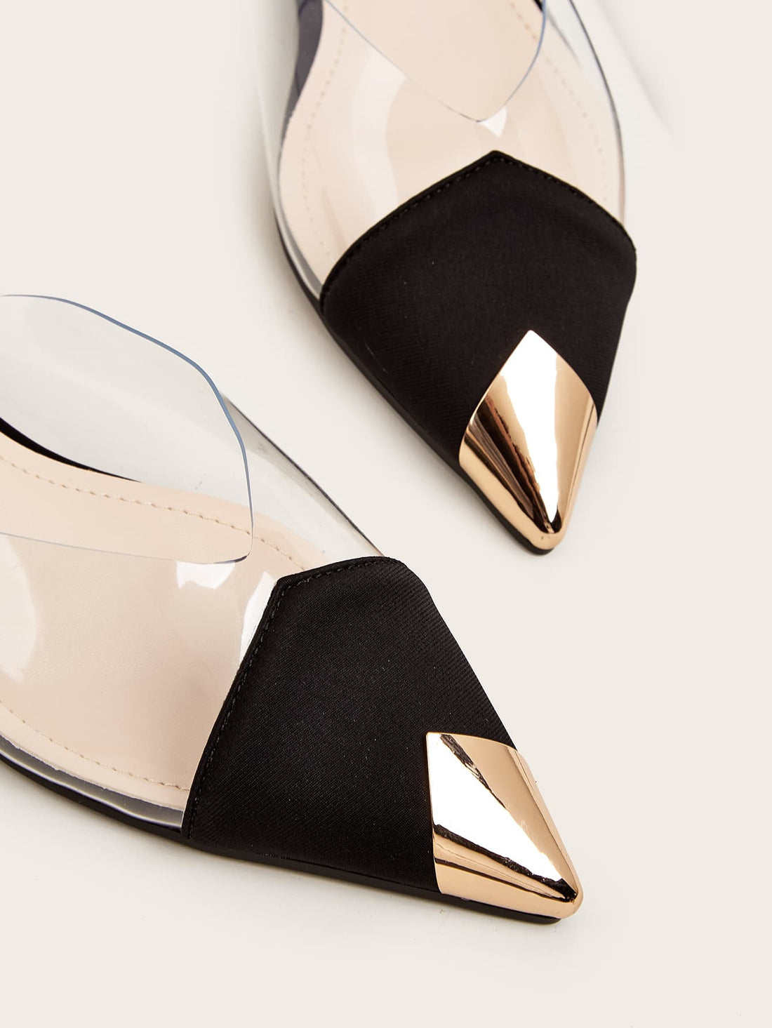 Step into effortless style with these stunning transparent flat slide sandals! Perfect for those moments when you want your feet to breathe while keeping your look polished. The crystal-clear design pairs beautifully with everything from casual summer dresses to cozy autumn outfits, making them your go-to choice for outdoor adventures and everyday wear. Lightweight, comfortable, and undeniably chic—these slides are about to become your new favorite pair. Whether you're heading to the beach, running errands,