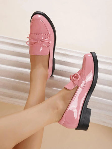 Chic & Comfortable: Women's Butterfly Knot Loafers in Black