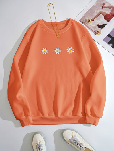 Floral Elegance: Thermal Lined Sweatshirt with Embroidered Blossoms