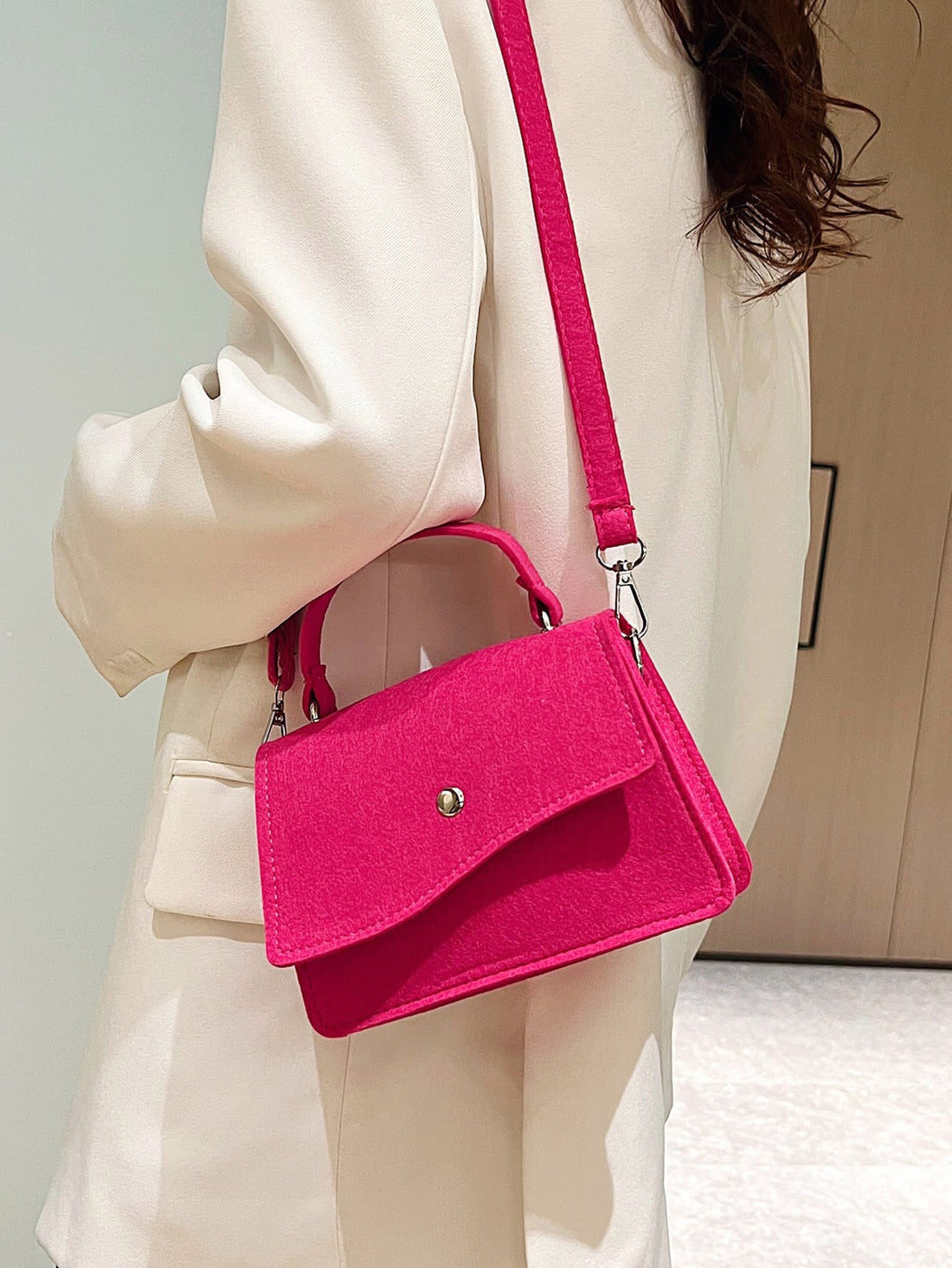 This square-style bag is sure to make a statement with its bold neon pink color. Made of high-quality felt material, it's chic and trendy while still being durable. Perfect for adding a touch of color and style to any outfit.