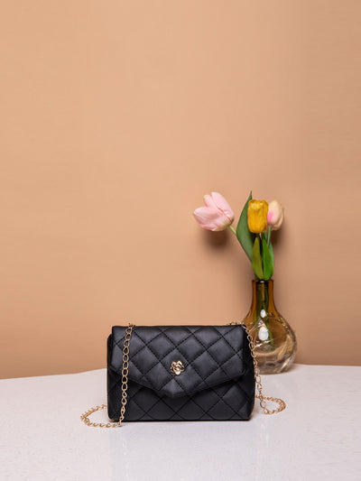 Chic Denim Flap Crossbody Bag: The Perfect Accessory for Stylish Women