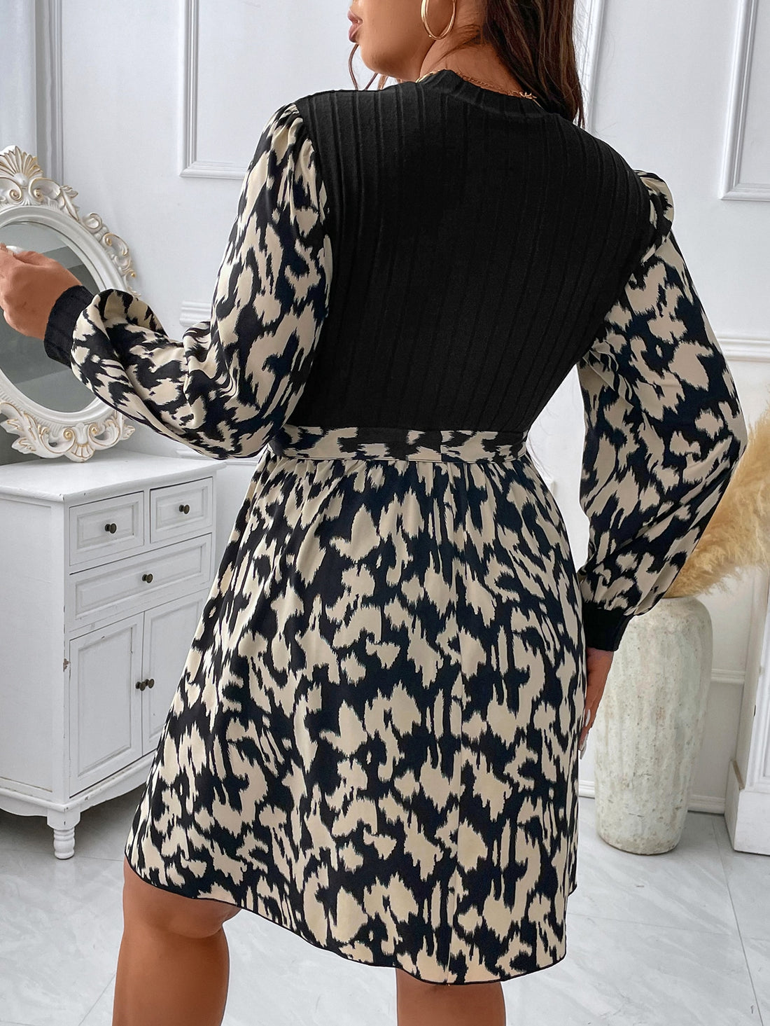 Celebrate fall in style with this playful plus size A-line dress featuring a charming ditsy floral print. Its collared neckline adds a touch of classic flair, while the flattering A-line silhouette ensures comfort and ease for all-day wear. Perfect for casual holiday gatherings, this dress effortlessly combines cozy vibes with feminine fun. Embrace the season’s spirit with a look that’s as joyful as the crisp autumn air.