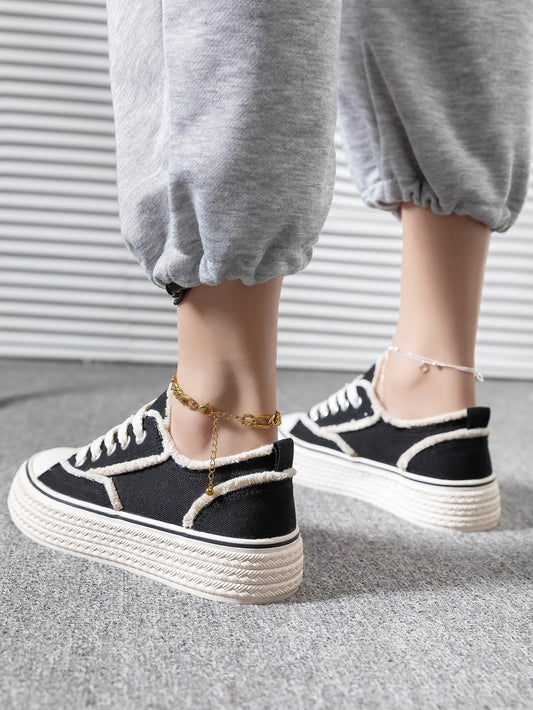 Black Solid Color Slip-Resistant Canvas Sneakers: Stylish and Comfortable for Spring and Autumn