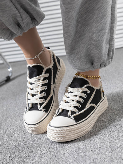 Black Solid Color Slip-Resistant Canvas Sneakers: Stylish and Comfortable for Spring and Autumn