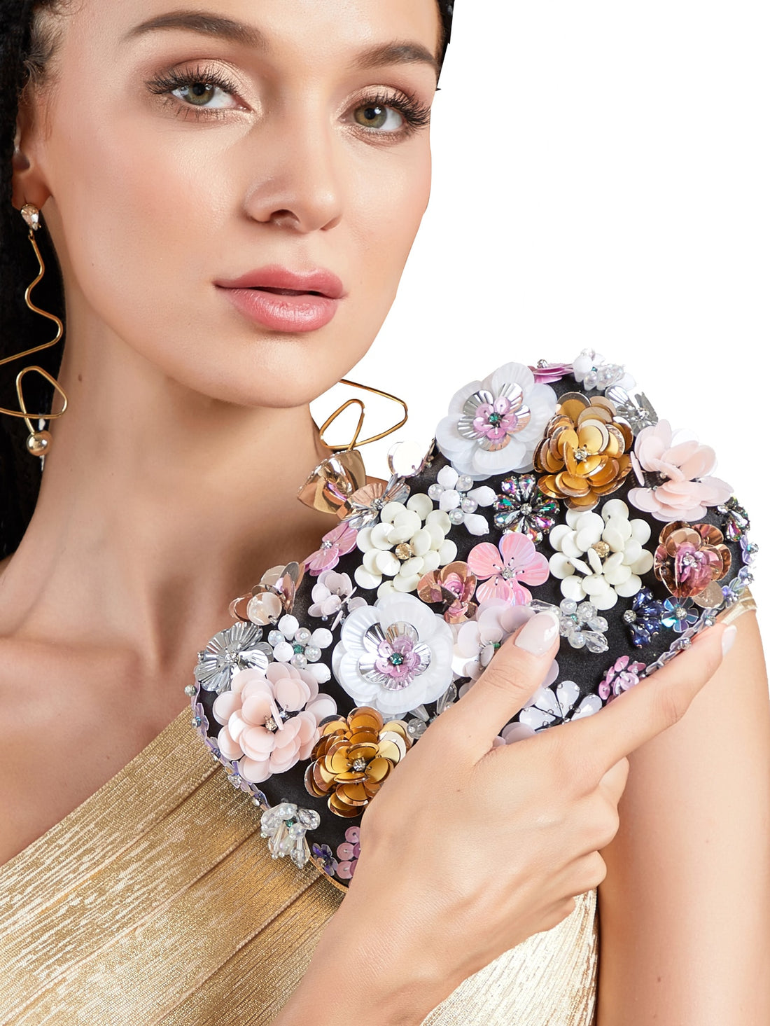 This Elegant Rhinestone Floral Clip Top Box Bag is the perfect accessory for any special occasion. With its sparkling rhinestone floral design and convenient clip top closure, it adds a touch of elegance to weddings, proms, and parties. Its compact size makes it ideal for carrying essentials without sacrificing style.