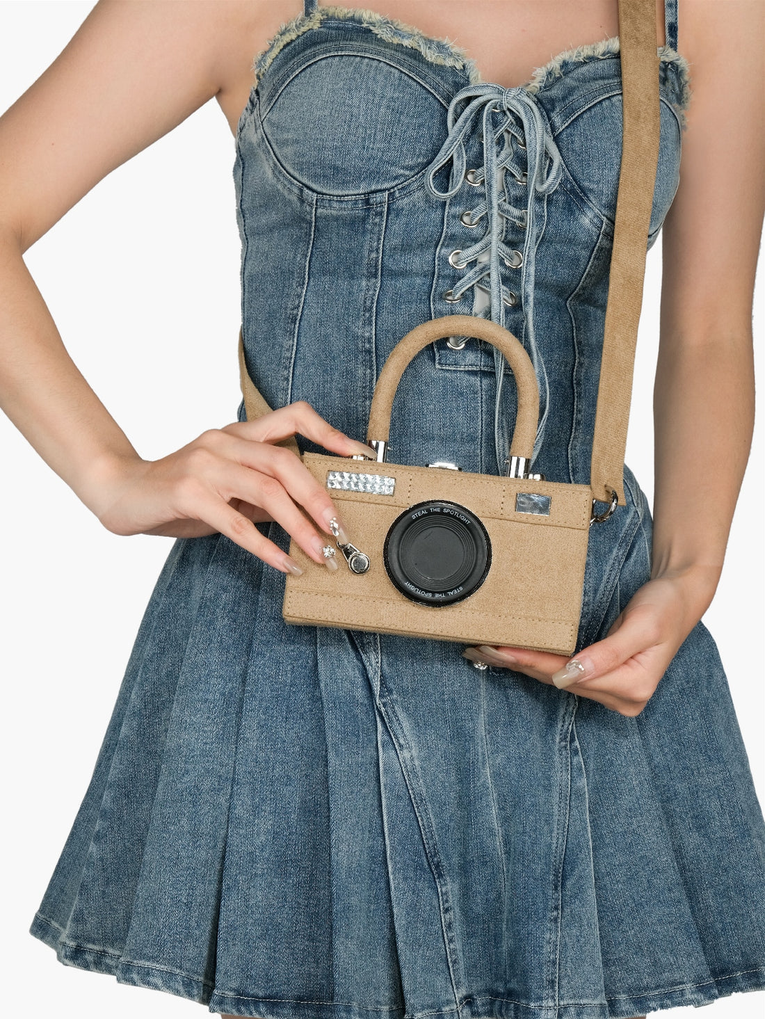 With our Mini Camera Design Box Bag, you can stylishly capture every moment in high quality. The compact design allows for easy portability, while the camera-inspired design adds a unique touch. Don't miss a single moment with this must-have accessory.