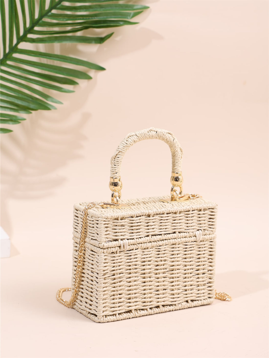 This Mini Twist Lock Flap Straw Bag is the perfect combination of chic and cute for teen girls. With its twist lock closure and flap design, it offers both style and security for everyday use. Made from durable straw material, it's also a sustainable and fashionable option.