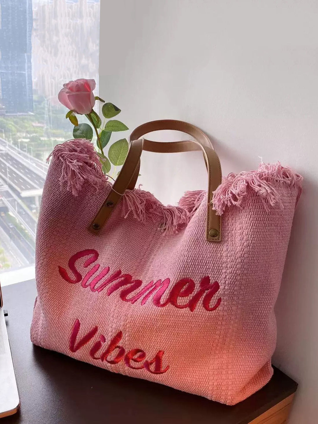 This top handle bag is the perfect accessory for women on-the-go. With its chic and lightweight design, it offers both style and functionality. Its top handle allows for effortless carrying, while its spacious interior and multiple pockets provide organizational convenience. Elevate your on-the-go look with this must-have bag.