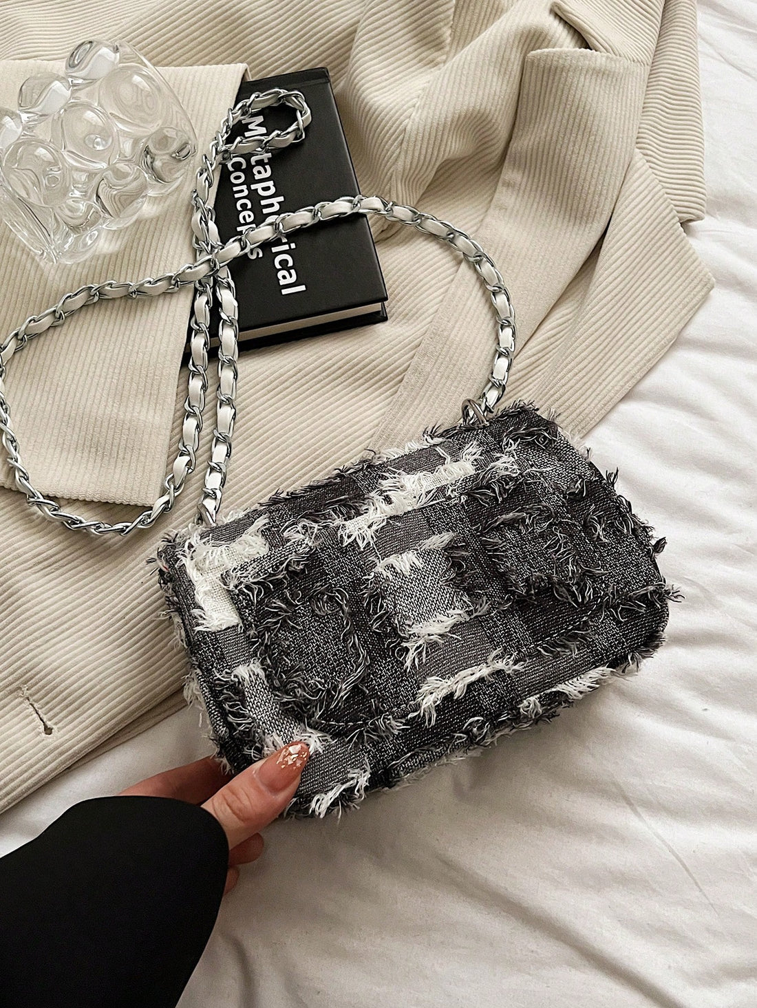 As an industry expert, the Chic Square Bag is the perfect lightweight companion for women on the go. With its stylish design and spacious interior, it effortlessly balances business casual and functionality. Made for the modern woman, it's the ideal accessory for any busy day.