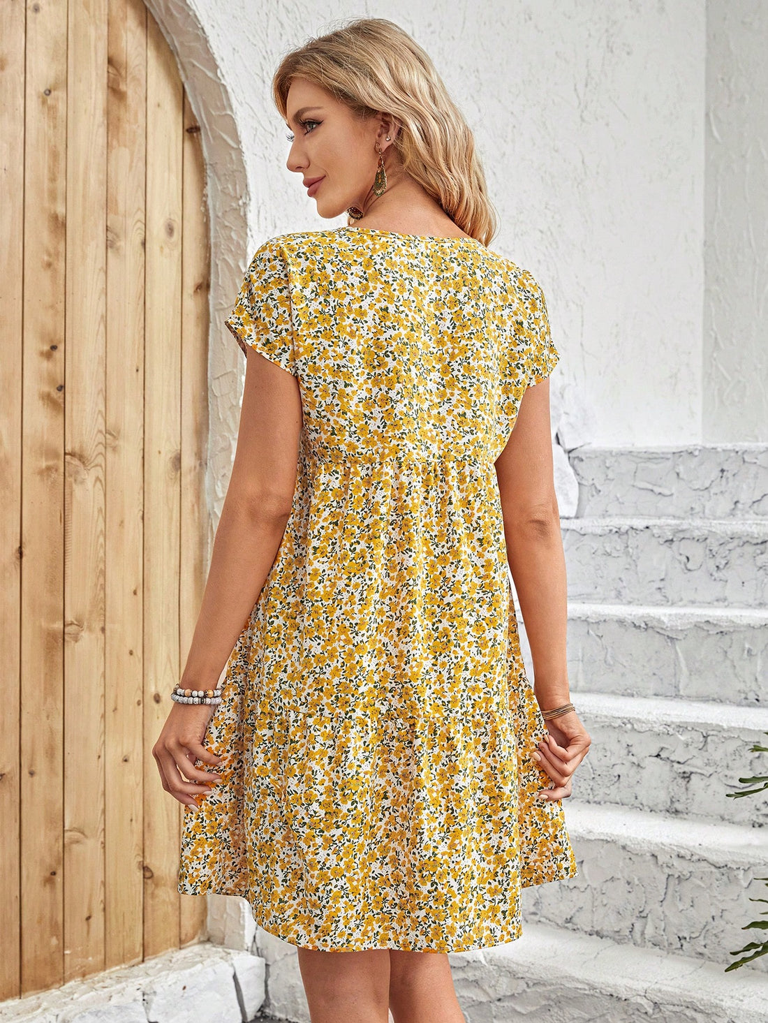 Effortlessly elegant, this Charming Ditsy Floral Batwing Sleeve Smock Dress adds a touch of playful sophistication to your wardrobe. The flowy batwing sleeves and ditsy floral print create a whimsical look, while the smock design flatters your figure. Perfect for a fun and carefree day out!