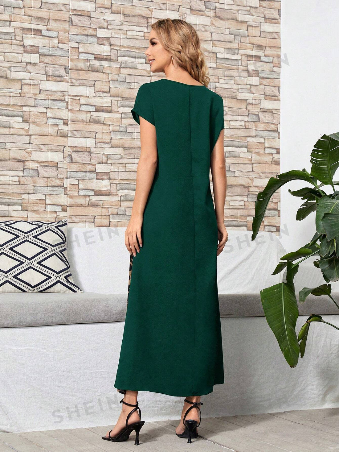 Embrace your wild side with our Wild and Chic: Leopard Print Pocket Patched Dress. The bold leopard print adds a touch of fierceness to your wardrobe, while the pocket patches add functionality for your everyday needs. Make a statement with this stylish and practical dress.