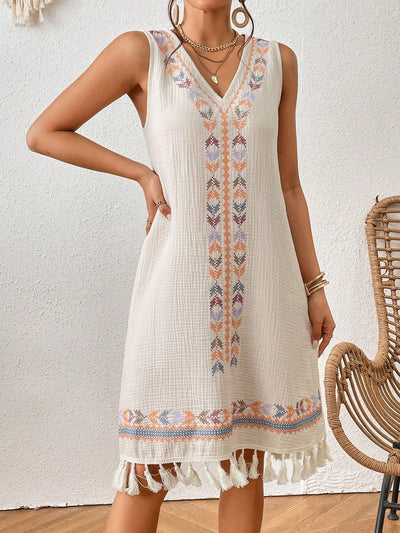 Chic Boho Summer Dress with Geo Print and Tassel Hem