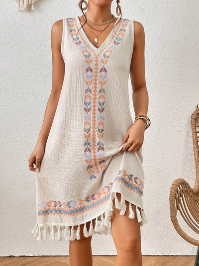 Chic Boho Summer Dress with Geo Print and Tassel Hem