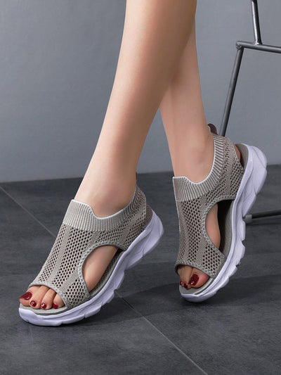 Summer Chic: Trendy Sport Sandals for Women with Flat Heel and Mesh Detailing