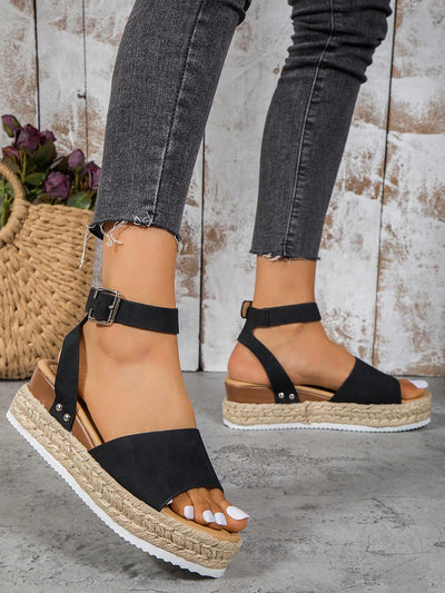 Womens Plus Size Floral Woven Wedge Sandals: Summer Chic with a Comfortable Flair