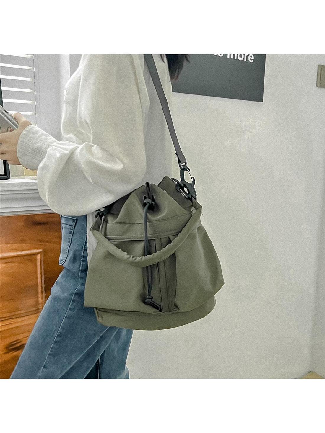 This versatile and stylish tote bag is perfect for anyone looking for a large capacity bag with an adjustable shoulder strap. With its sleek design and ample space, it's suitable for all occasions, whether it's work, school, or travel. Stay organized and fashionable with this must-have accessory.