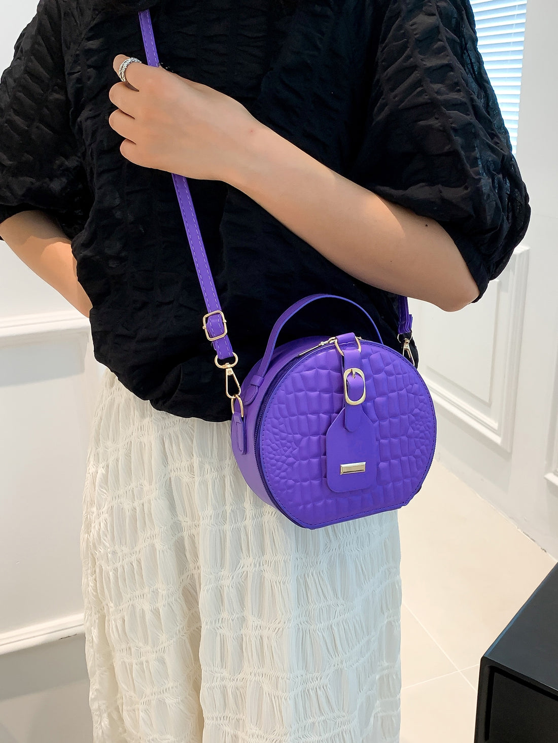 This Chic Crocodile Crossbody handbag is perfect for the woman on-the-go. Its vintage-inspired design exudes timeless elegance, while the crocodile texture adds a touch of luxury. The mini size is perfect for carrying your essentials, making it both practical and stylish. Elevate your wardrobe with this must-have accessory.