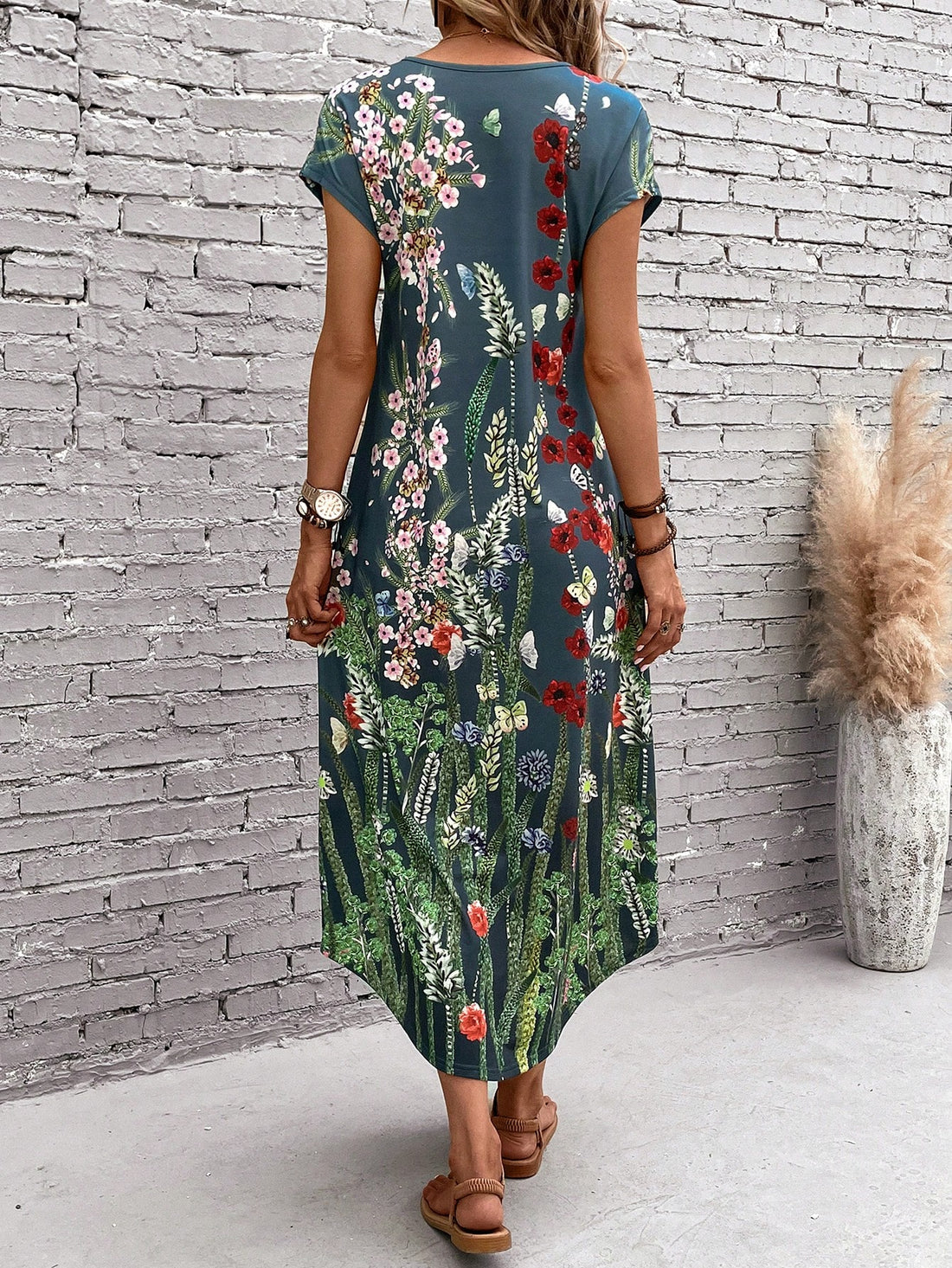 Effortlessly style up your wardrobe with this floral print tee dress! Not only does it showcase a trendy floral print, but it also offers hidden pockets for extra convenience. Enjoy the comfort and ease of this unique dress - perfect for any occasion!