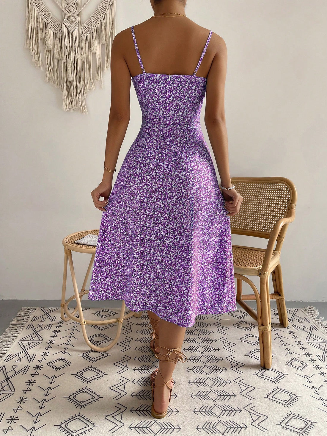 This Chic Floral Print Knot Front Cami Dress features a beautiful floral print design and a knot front detail that adds a touch of elegance to the dress. The split thigh adds a hint of playfulness to the overall look, making it perfect for any occasion. Stay stylish and comfortable with this chic dress.