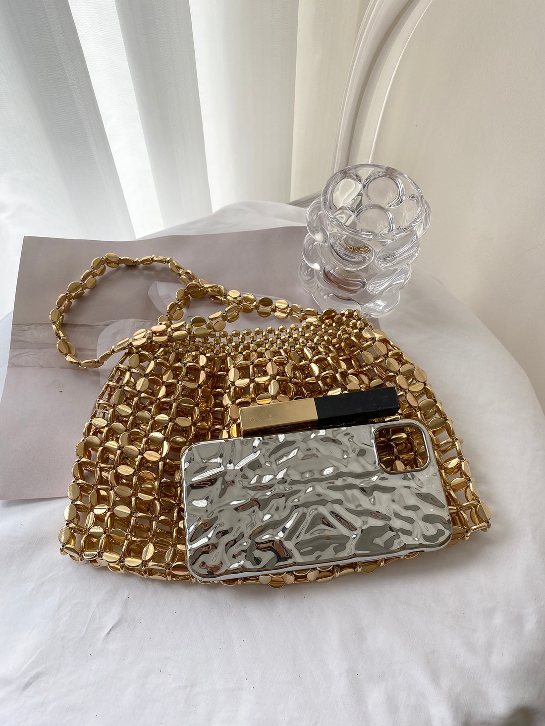 Elevate your evening look with our Sparkling Elegance bag. Adorned with exquisite sequins and beads, this single shoulder bag is perfect for glamorous occasions. The sparkling details will catch the light and add a touch of shimmer to any outfit. Make a statement and be the center of attention with this elegant and eye-catching bag.