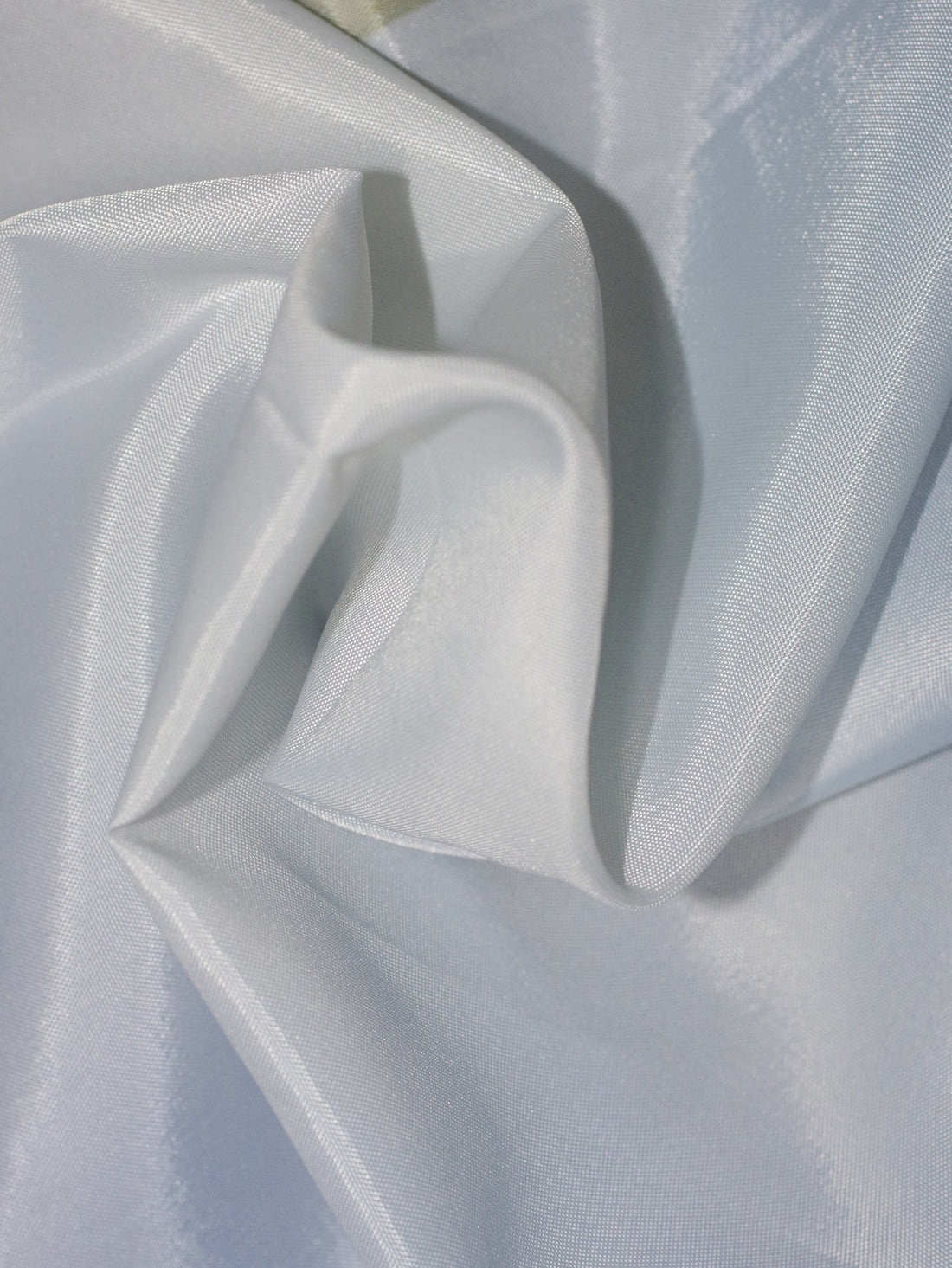 Elevate your bathroom decor with our Chic Nordic Style Black and Gold Jungle Leaf Printed Waterproof Shower Curtain. Its elegant design adds a touch of luxury to any bathroom while also providing waterproof protection. Perfect for a trendy and functional upgrade to your shower experience.