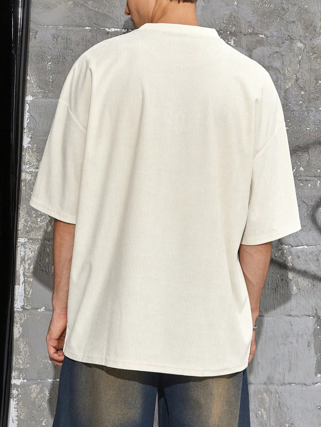 This men's oversize crew neck graphic t-shirt is perfect for summer street style. With a comfortable fit and eye-catching graphics, it's the ideal addition to any casual wardrobe. Stay cool and stylish in this must-have summer tee.