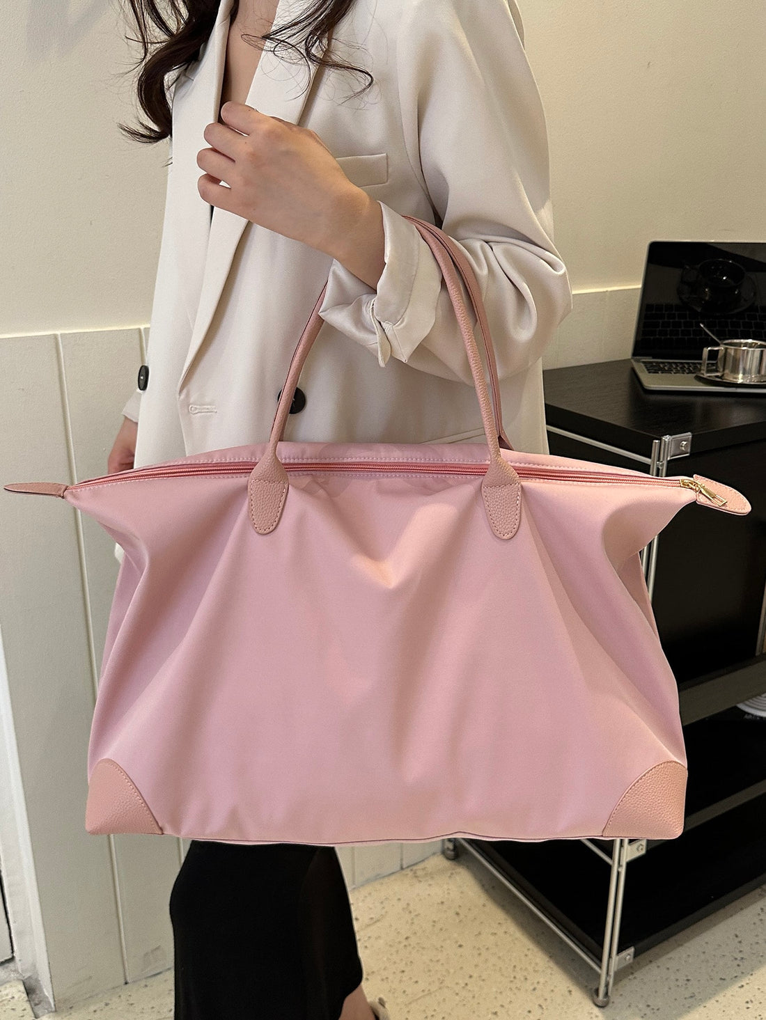 Expertly crafted for the modern fashion-forward woman, this minimalist tote bag exudes sleekness and style. With a large capacity, it's perfect for keeping all your essentials organized and easily accessible on the go. Elevate your look with this must-have accessory