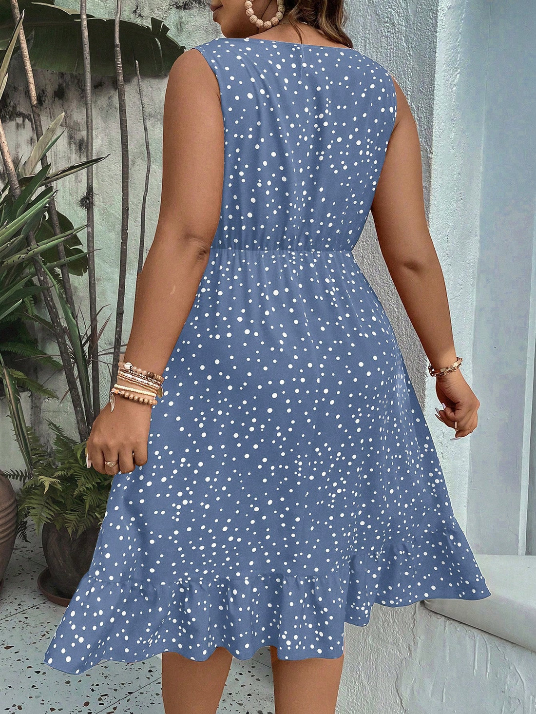 Be effortlessly cool all summer long in our Plus Size Boho Polka Dot Ruffle Hem Dress. With its playful polka dot print and flirty ruffled hem, this dress is perfect for vacation vibes. Stay stylish while staying comfortable in this must-have dress!