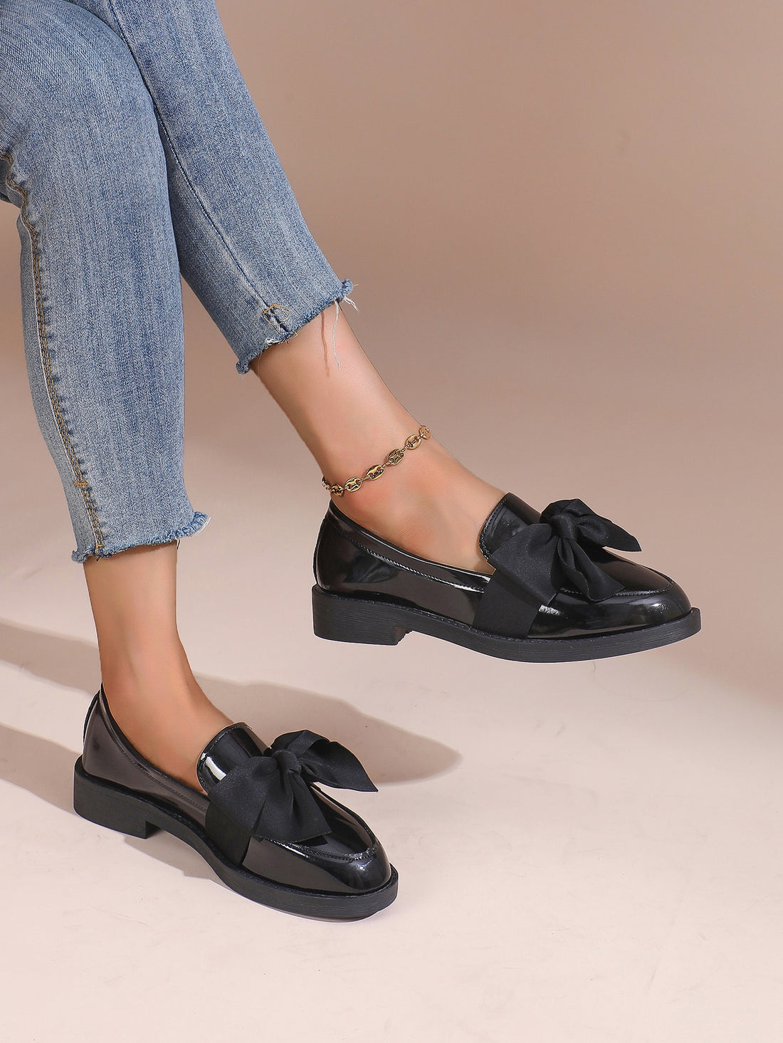 Elevate your style and comfort with these chic and comfortable women's black loafers. The elegant bow detail adds a touch of sophistication while the comfortable design ensures all-day support. Perfect for any occasion, these loafers are a must-have for any fashion-forward woman.