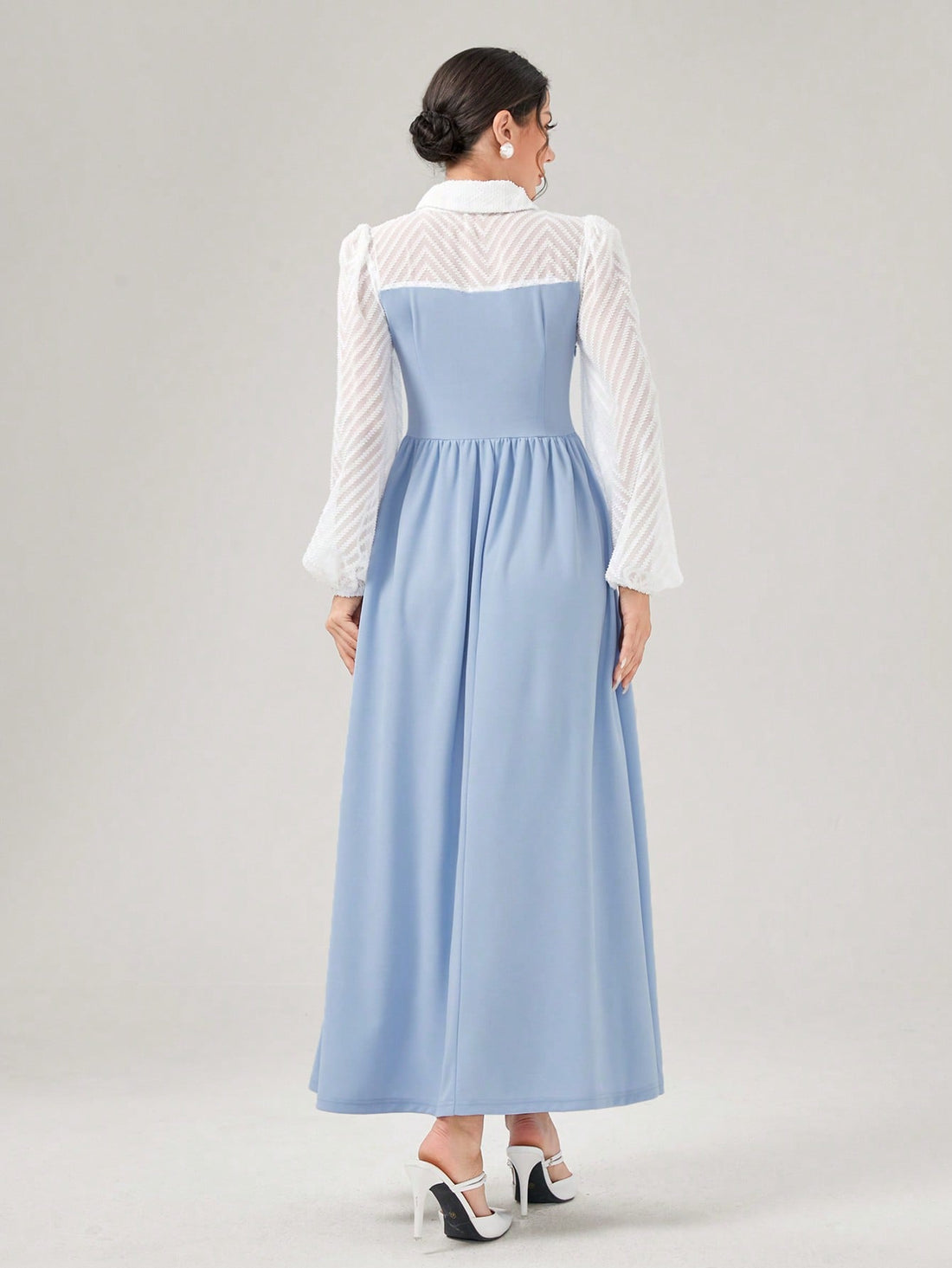 Upgrade your wardrobe with our Chic Colorblock Lantern Sleeve 2-in-1 Dress. A modern twist on classic style, this dress combines functionality and fashion. The colorblock design and lantern sleeves add a touch of chic, making it a versatile and trendy piece for any occasion. Elevate your style game with this unique dress.