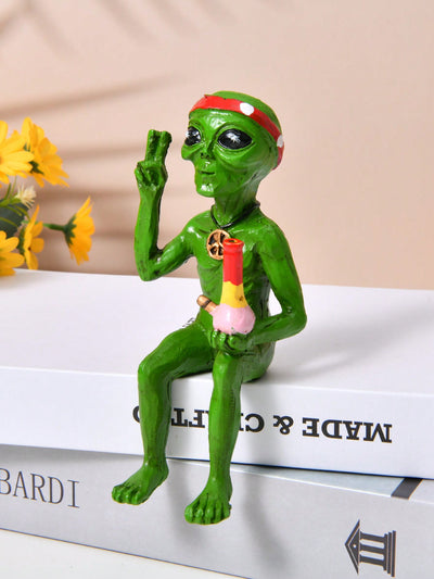 Interstellar Humor: Resin Alien Dwarf Funny Decoration