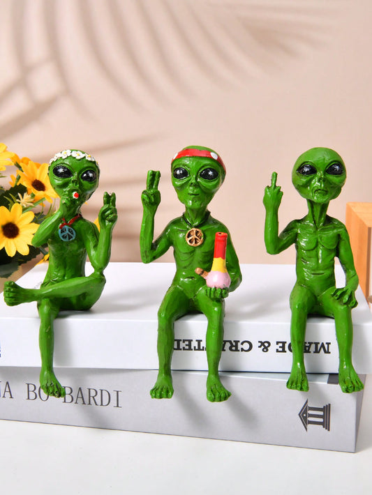 Interstellar Humor: Resin Alien Dwarf Funny Decoration
