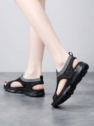 Summer Chic: Trendy Sport Sandals for Women with Flat Heel and Mesh Detailing