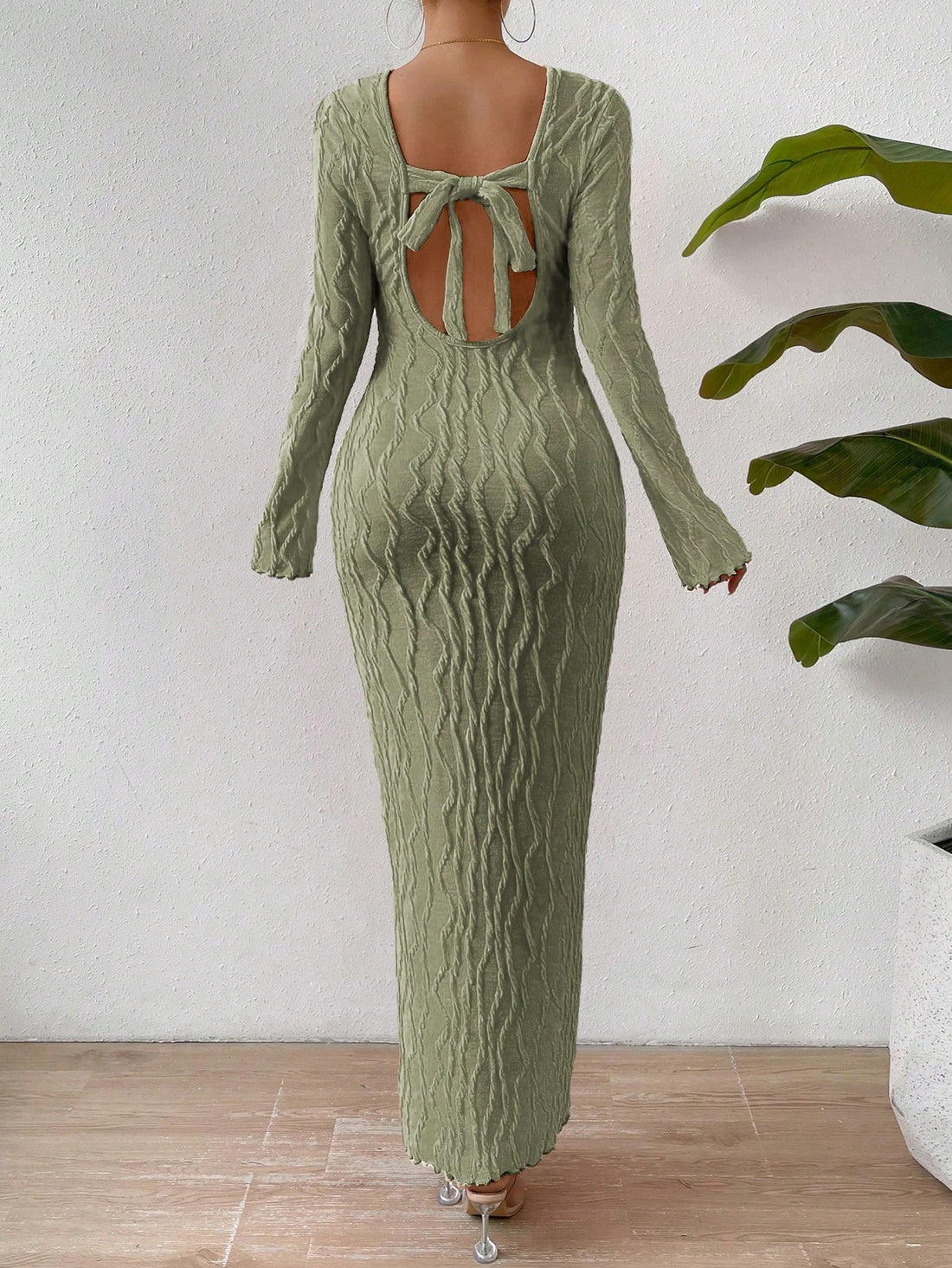 Step into style with our Chic & Flirty Bodycon Dress! Featuring a flattering bodycon fit and playful flare sleeves, this dress will have you feeling confident and flirty. Plus, the lettuce hem adds a touch of femininity. Perfect for any occasion, our dress will have you turning heads.