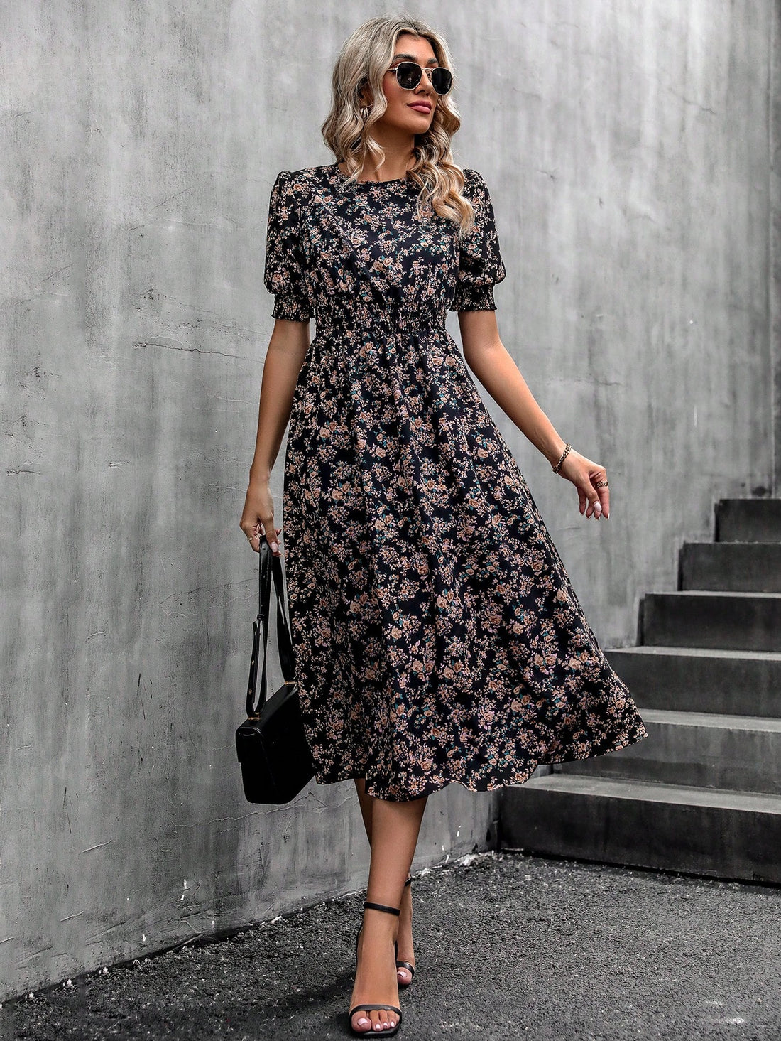 Feel fun and flirty in our Random Flowers Print Round Neck Short Sleeve Dress. With its unique random flower print, this dress is perfect for adding a touch of playfulness to your wardrobe. The round neck and short sleeves provide comfort, making it an easy and stylish choice for any occasion.