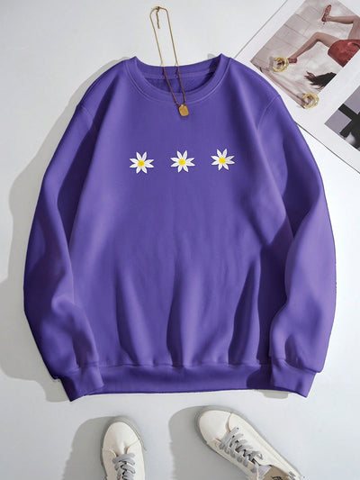 Floral Elegance: Thermal Lined Sweatshirt with Embroidered Blossoms