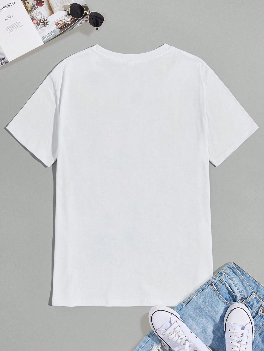 Add some personality to your everyday style with our Men's Casual Graphic Tee! Perfect for any outing, this tee is sure to make a statement. Combining fun graphics with comfort, it's the perfect addition to your wardrobe!