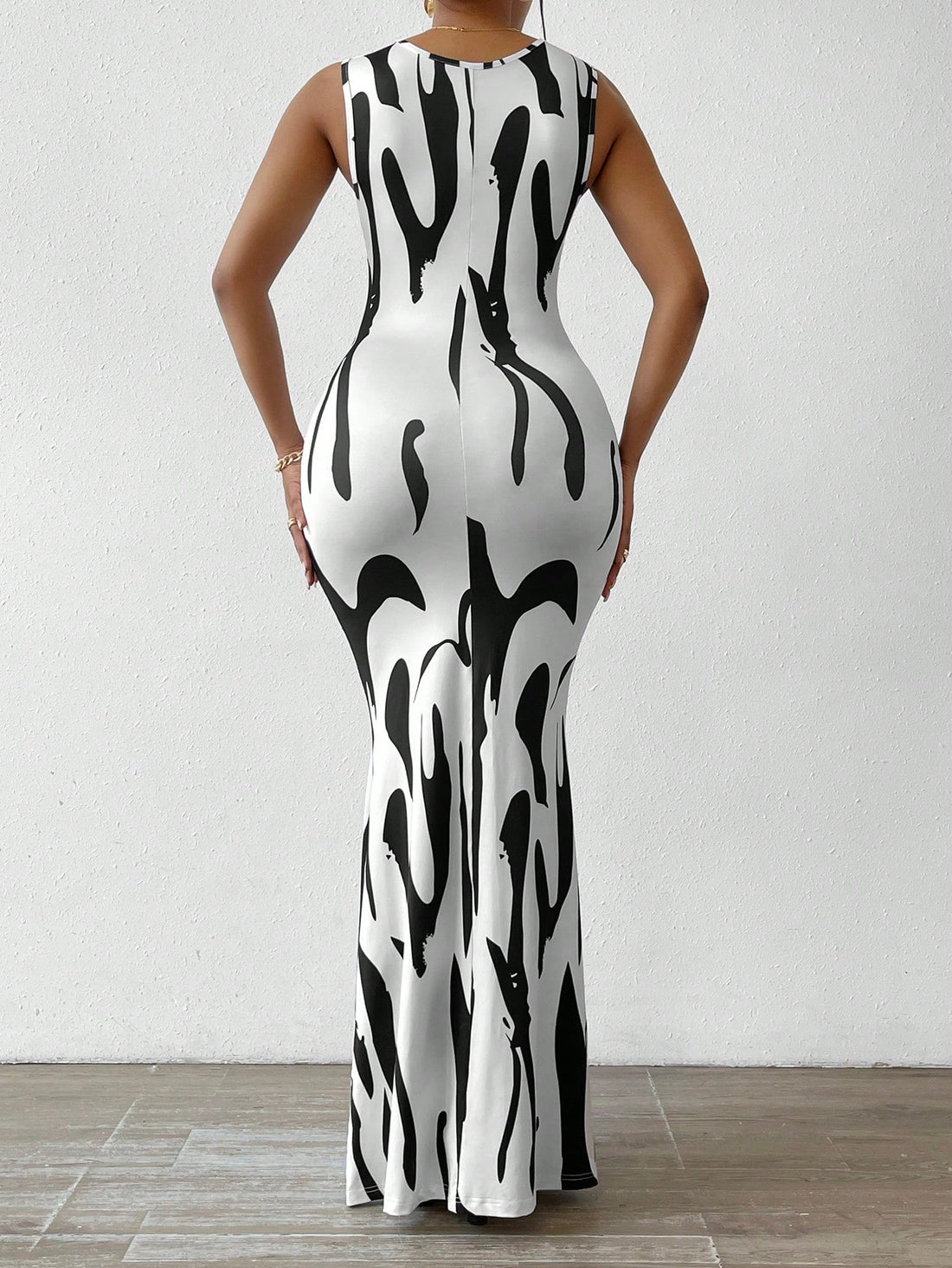 Make a splash in this show-stopping maxi dress that combines bold allover prints with elegant silhouette details. The draped collar adds a touch of sophistication while the mermaid hem creates a flattering, fishtail finish that'll have you turning heads at any occasion. Perfect for those moments when you want to feel confident, fabulous, and totally unforgettable. Whether you're heading to a special event or just want to elevate your everyday style, this dress delivers serious wow-factor with playful flair.